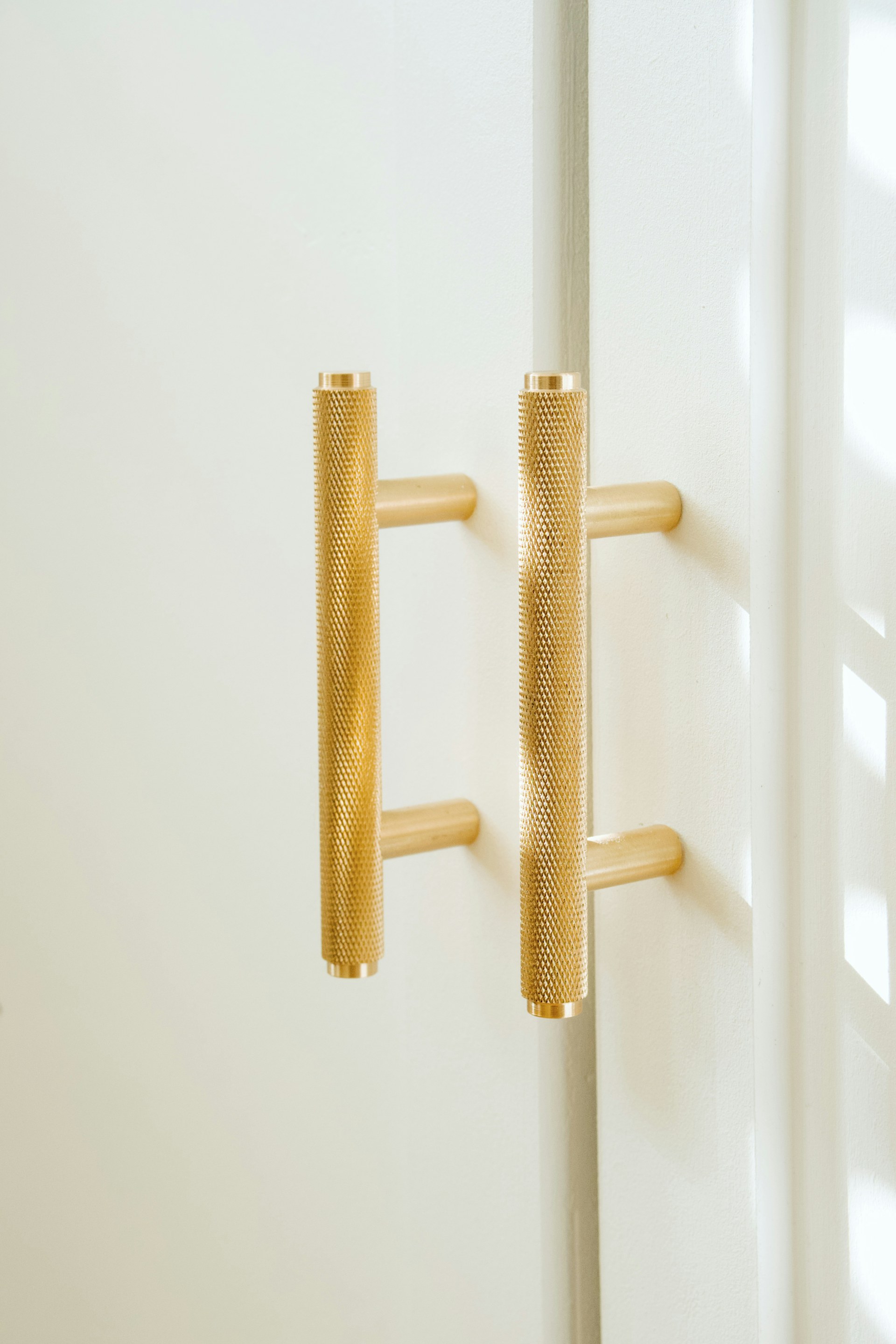 Cabinet hardware guide